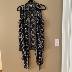 Chico’s Sheer Abstract Black & White Print Flowing Vest, Chico size 1(= sz Med)